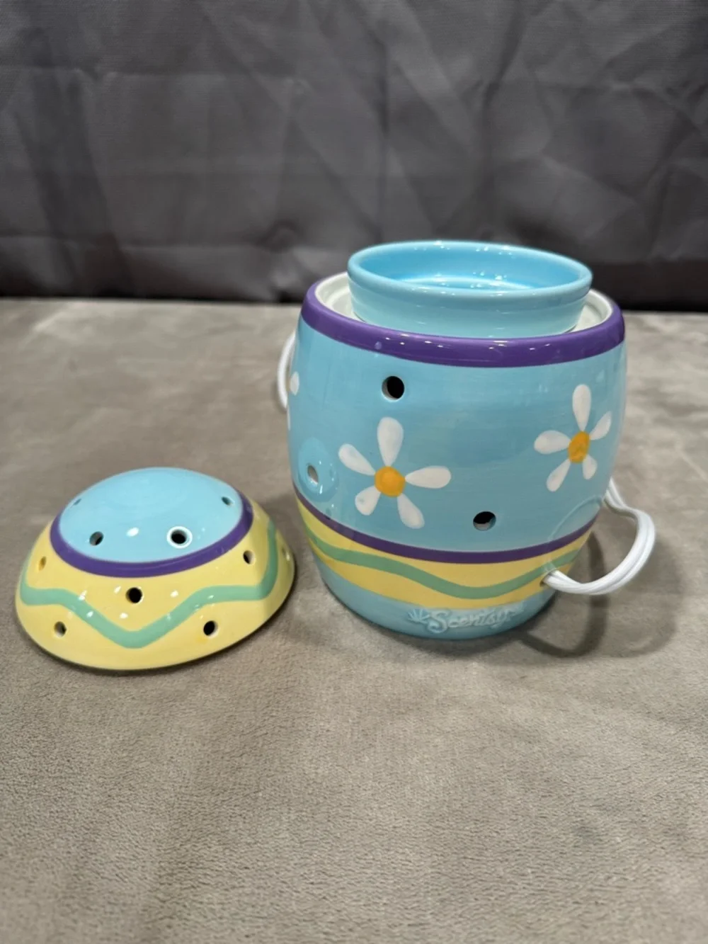 Retired Scentsy Easter Egg Full Size Ceramic Wax Warmer
